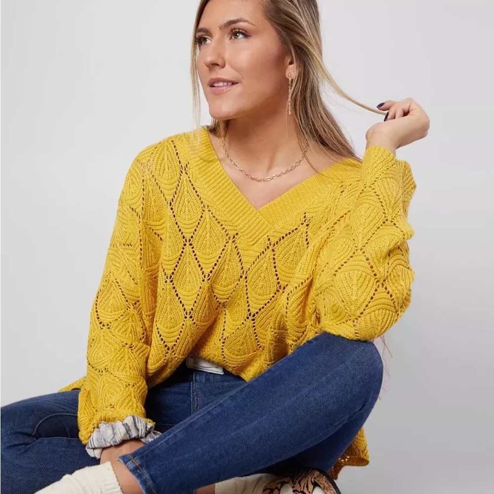 Yellow V-Neck The Buckle Daytrip Women's Cotton Scalloped Sweater - XS/S‎